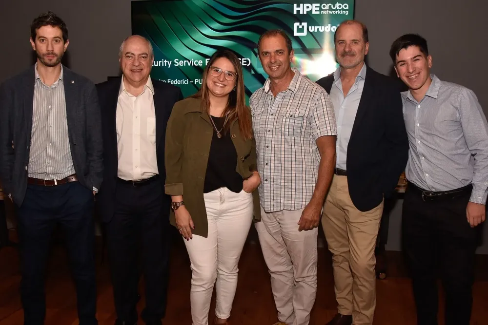 Ignacio Pellegrineti, Luis Layerle, Valeria Díaz Tognola, Fernando Bique, Gustavo Fagundez y Nicolás Fonseca