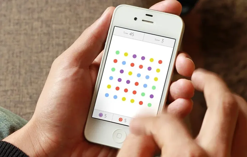 La aplicación Dots es una variante del tradicional juego de papel y lápiz de unir los puntos