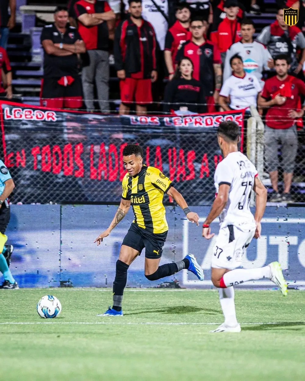 Byron Castillo en su debut con Peñarol