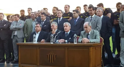 La conferencia en el Campeón del Siglo