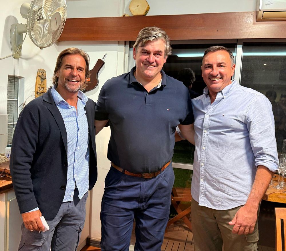 Luis Lacalle Pou, Roberto Suárez (asador) y Carlos Albisu