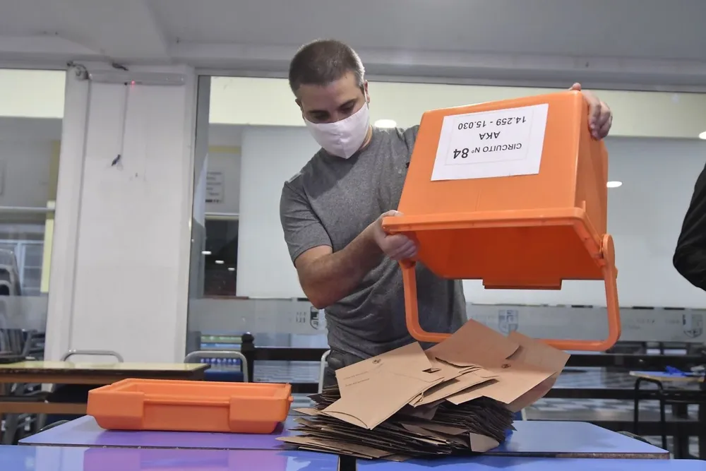 Elecciones 2024: el promedio de edad de los votantes ronda los 50 años.