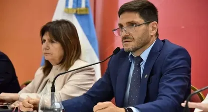 Pullaro en conferencia.
