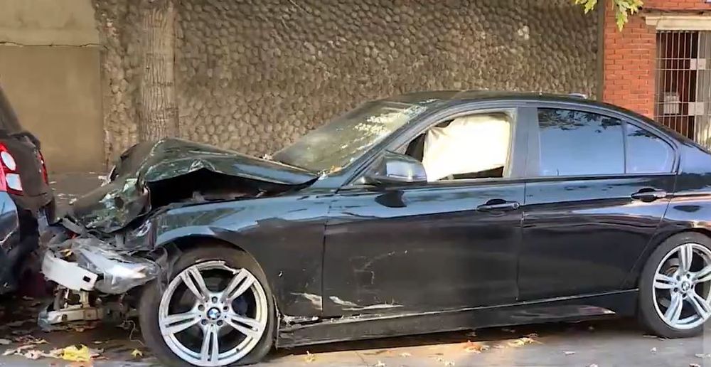 Así quedó el auto del joven que atropelló a la pareja en Buceo