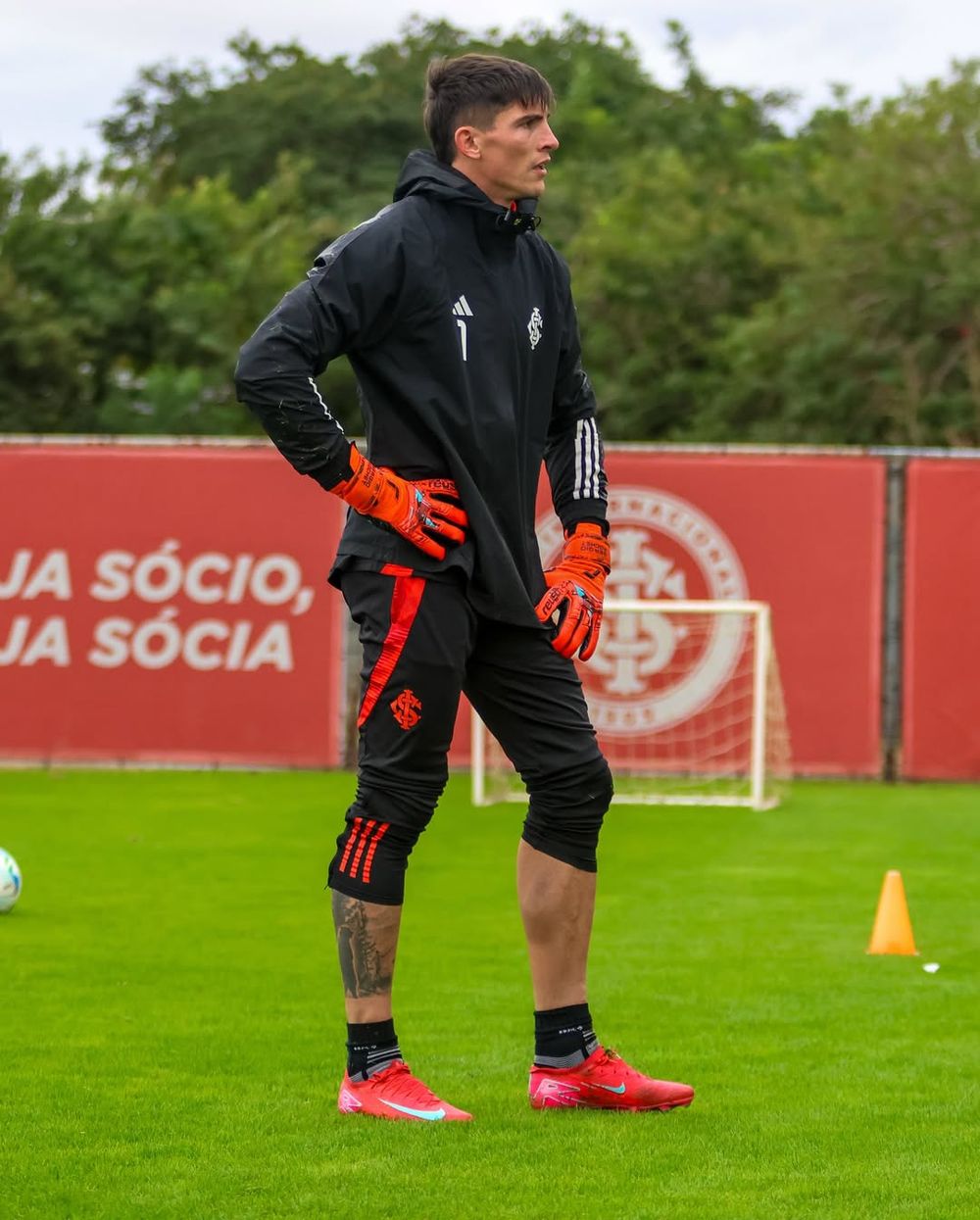 Sergio Rochet en su vuelta a los entrenamientos en cancha con Inter