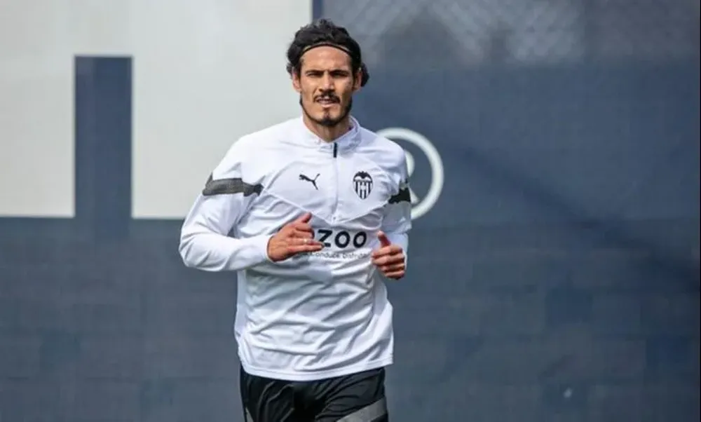 Cavani durante un entrenamiento en Valencia