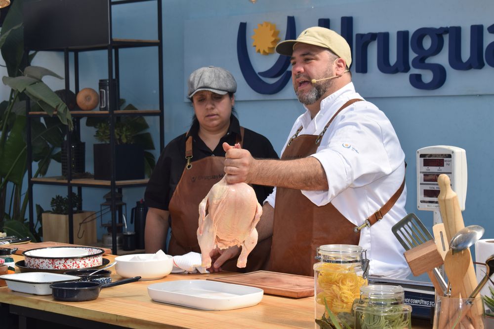 INAC, en su stand de la Expo Prado 2024, con el pollo como protagonista en este jueves 12 de setiembre.