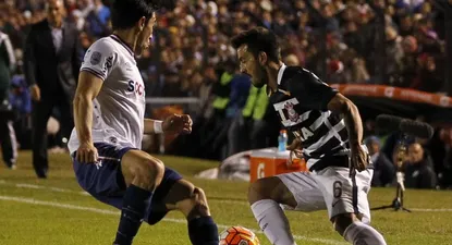 Yago controla la pelota ante Fucile