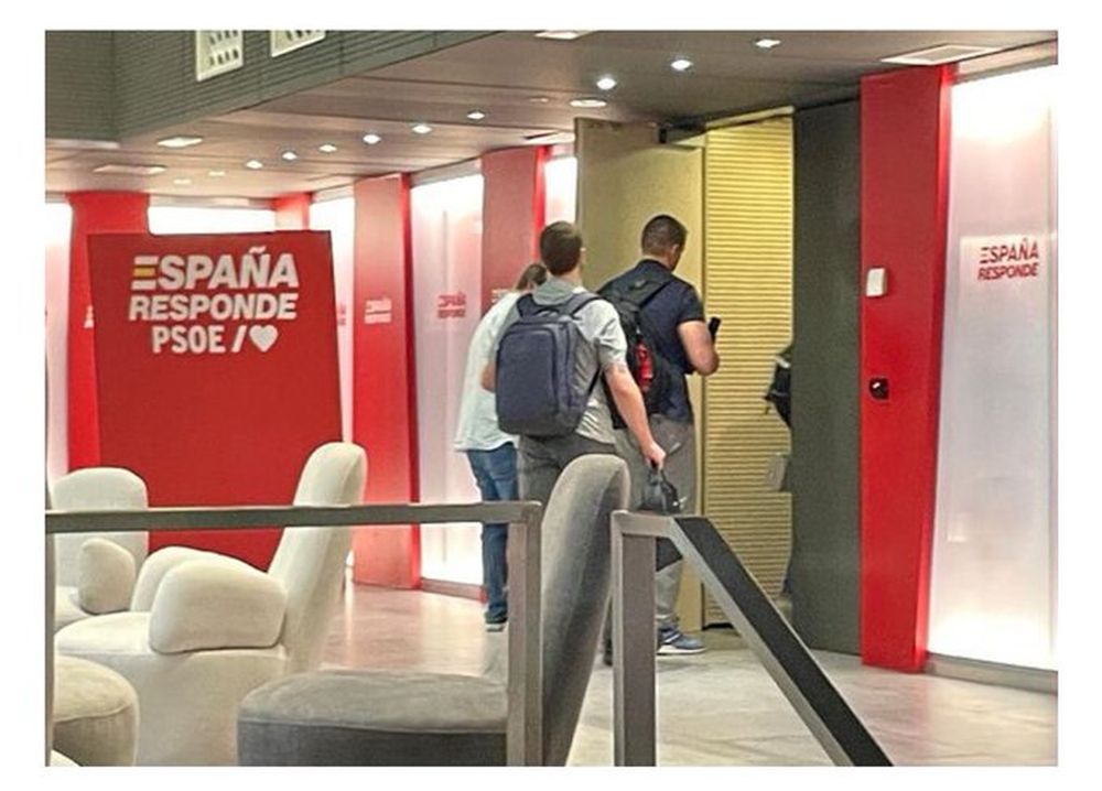 El registro de la UCO a la sede del PSOE agrava el escándalo de corrupción  en el gobierno de Pedro Sánchez