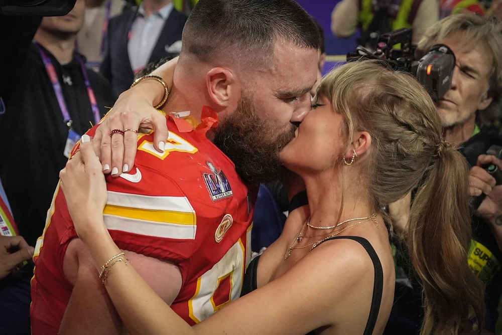 Taylor Swift y Travis Kelce.webp