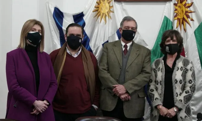 Fernanda Maldonado y Juan Ignacio Buffa acompañaron a Fernando Mattos en el acto de asunción de la nueva presidenta de la Federación Rural, Mónica SIlva.