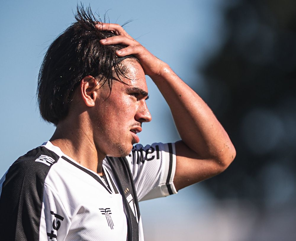 Nicolás Azambuja en el partido ante Defensor