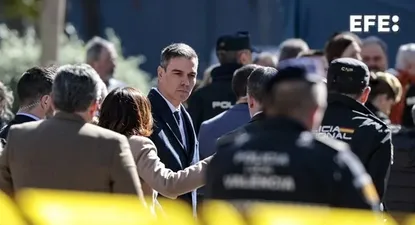 El presidente del Gobierno, Pedro Sánchez, ofrece toda la ayuda necesaria ante la terrible tragedia que se vive tras el incendio que ha devastado dos edificios en Valencia