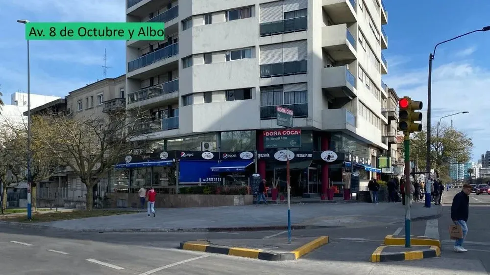 Estado actual de la parada de 8 de Octubre y Albo