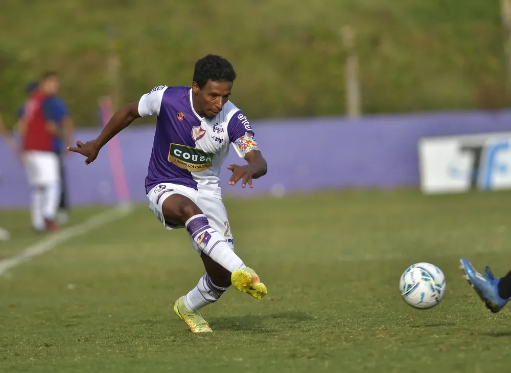 Juan Álvez, referente de Fénix