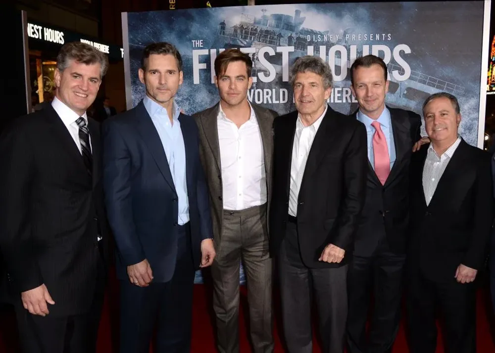 El elenco y los productores de Horas Contadas en uno de sus eventos promocionales