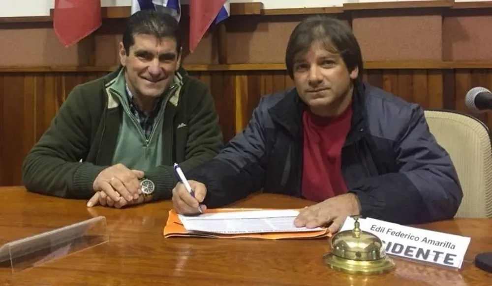 Mario Sacia firmó la reforma propuesta por el senador Jorge Larrañaga