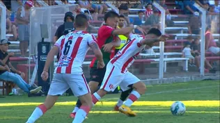 El momento en que intervino el VAR