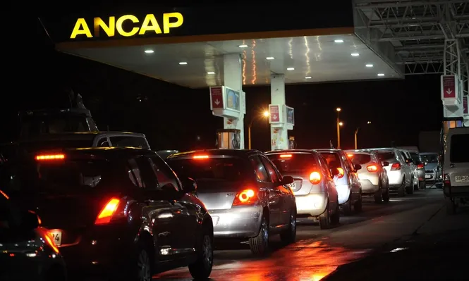 Combustibles: el gobierno definió baja en los precios de la nafta y el gasoil