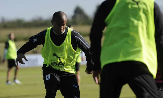 Carlos Sánchez en la selección uruguaya