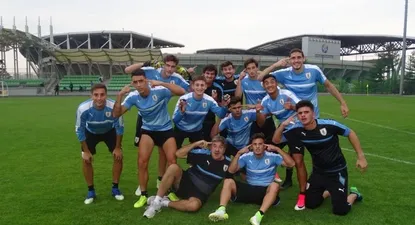 Fútbol informal de los sub 20 en Suwon