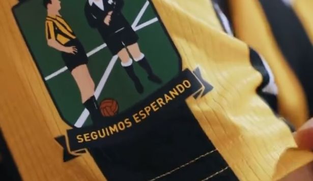 La insignia de la camiseta de Peñarol