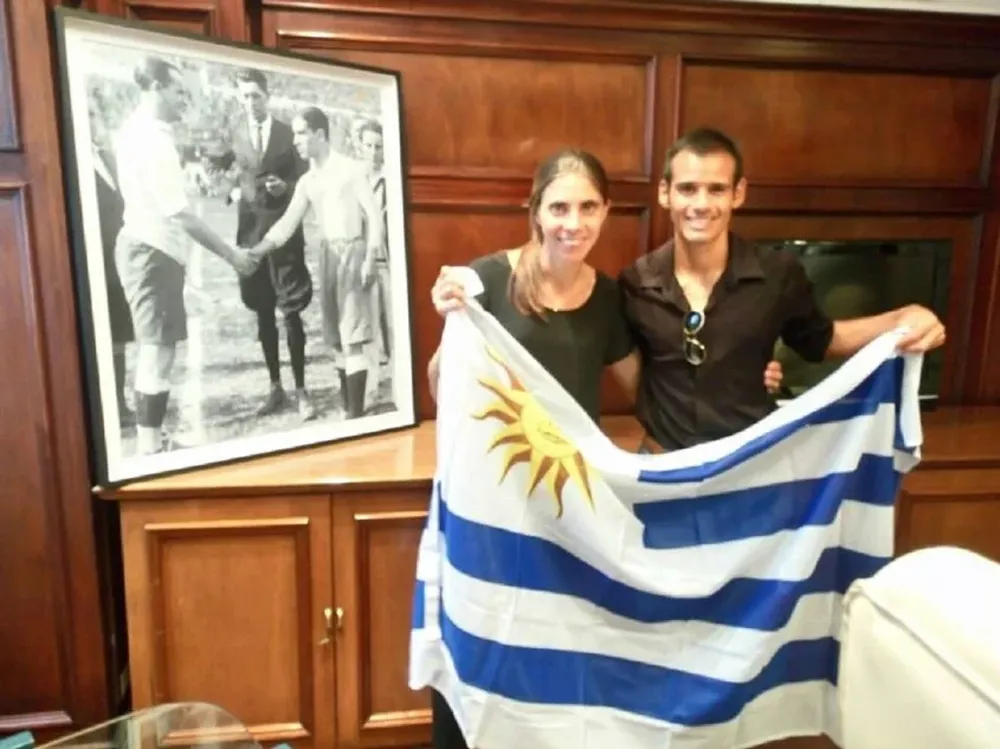 Méndez y Sosa con el pabellón