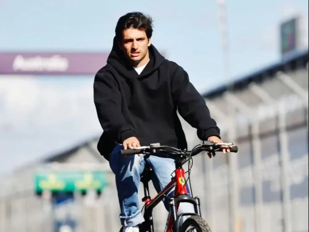 Sainz recorre la pista.