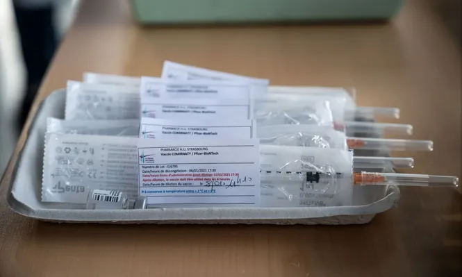 Pfizer/BioNTech afirma que su vacuna neutraliza mutaciones de covid-19