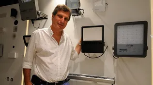 El empresario uruguayo que ilumina aeropuertos, hoteles y estadios en todo el mundo