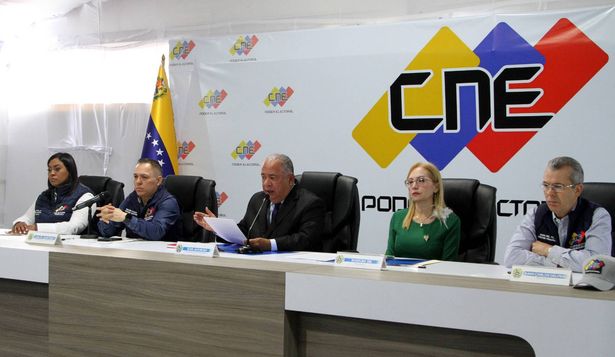 Los rectores del CNE en conferencia de prensa el 1 de julio. La primera a la izquierda es Aime Nogal