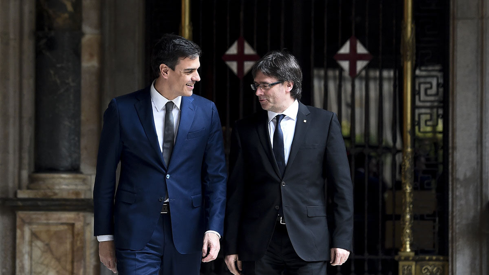 El presidente del Gobierno español, Pedro Sánchez y el líder de Junts, Carles Puigdemont.