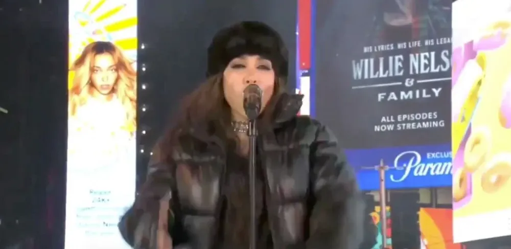 María Becerra en Times Square