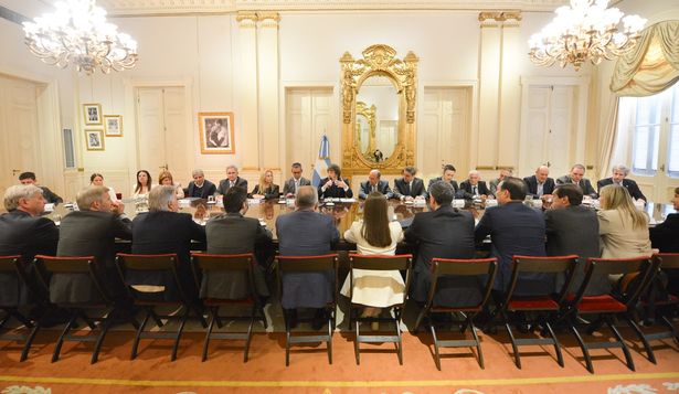 Javier Milei estuvo más de dos horas reunido con 20 gobernadores y explicó los próximos pasos de la administración de&nbsp; LLA.