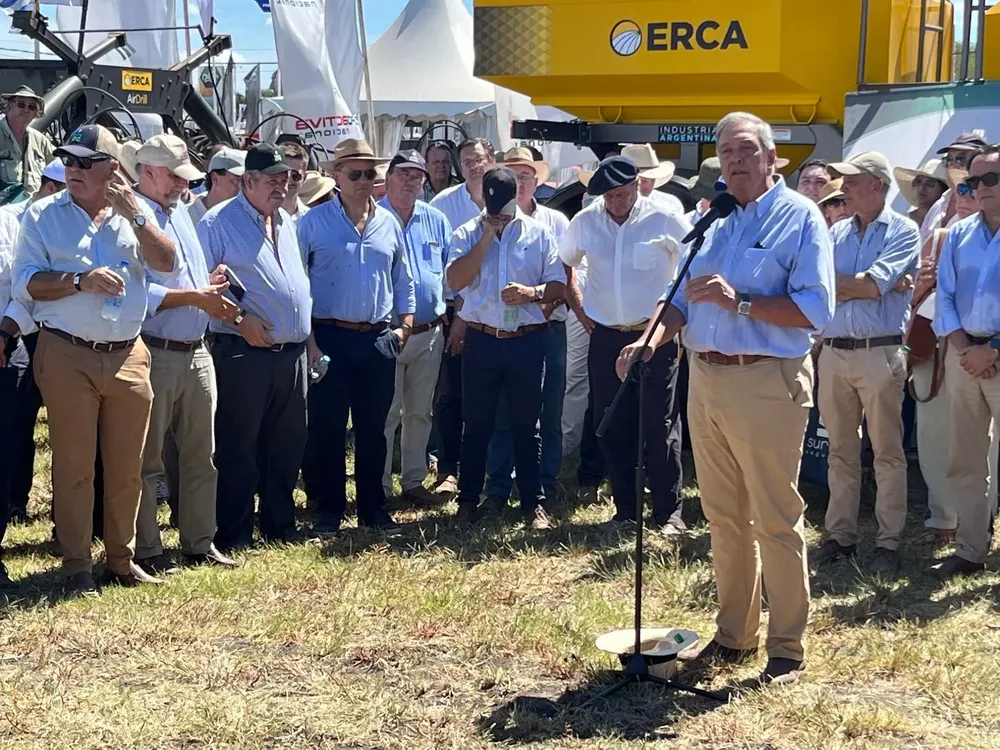 Fernando Mattos, durante el acto inaugural de la Expoactiva, en el campo de la ARS (km 252 de la ruta 2).