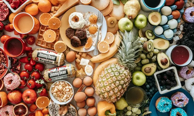 Una dieta rica en antioxidantes puede proteger el cerebro del daño oxidativo.