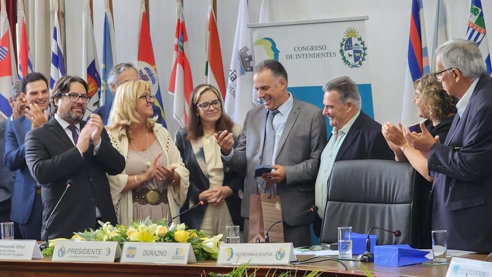 Archivo. Yamandú Orsi fue homenajeado por el Congreso de Intendentes&nbsp;