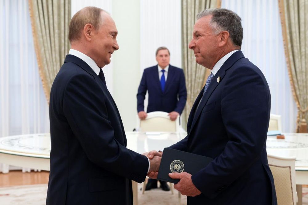 Vladimir Putin recibe al enviado de Donald Trump, Steve Witkoff, para negociar sobre Ucrania.