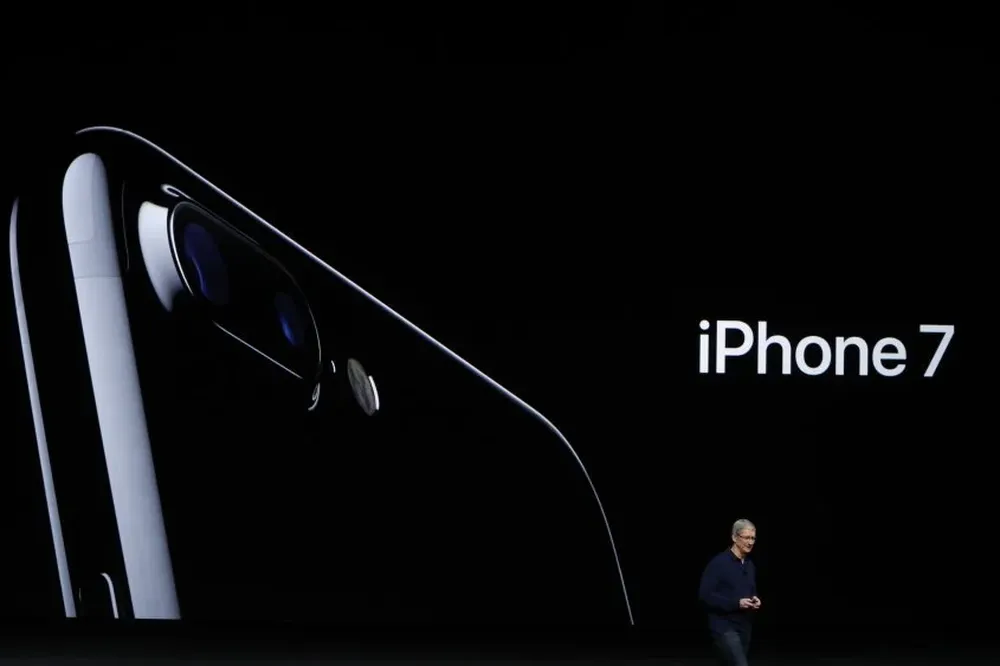 El CEO de Apple, TimCook, anuncia el iPhone 7