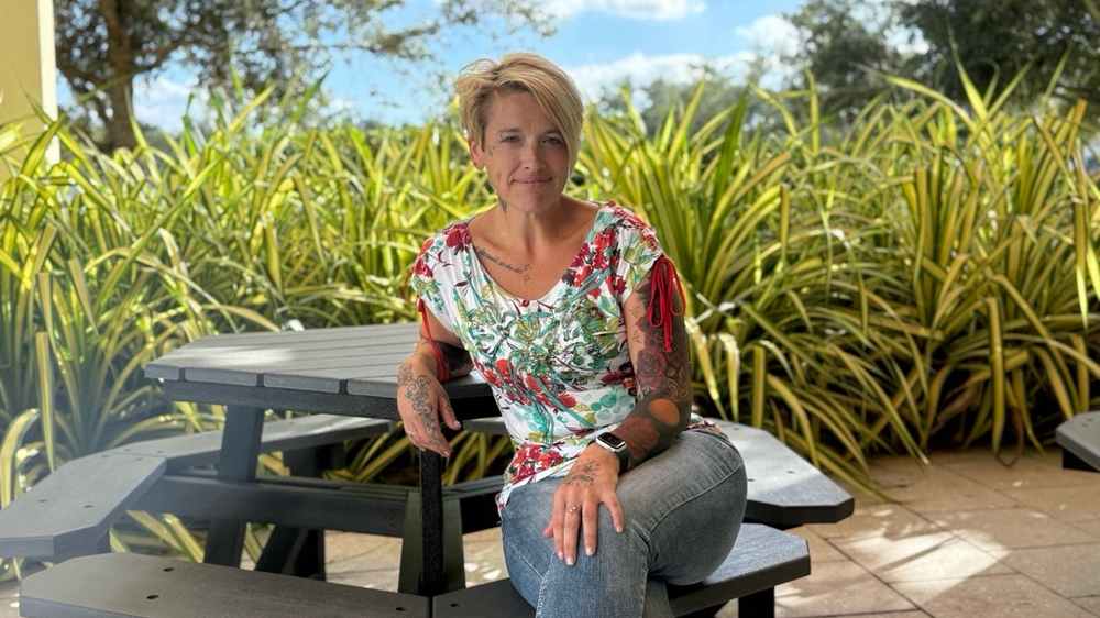 Chantille Manuel dejó atrás las adicciones y reconstruyó su vida laboral, pero aún tiene dificultades para alimentar a su familia.