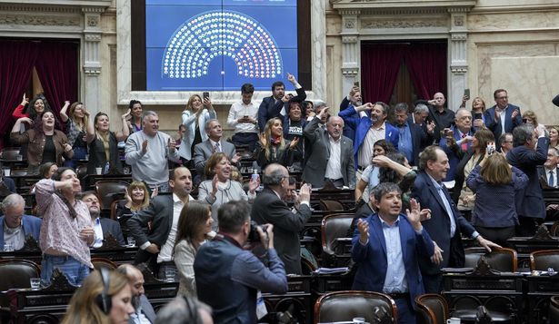 Golpiza al Gobierno: la oposición logró insistir en Diputados con las leyes del Garrahan y universidades
