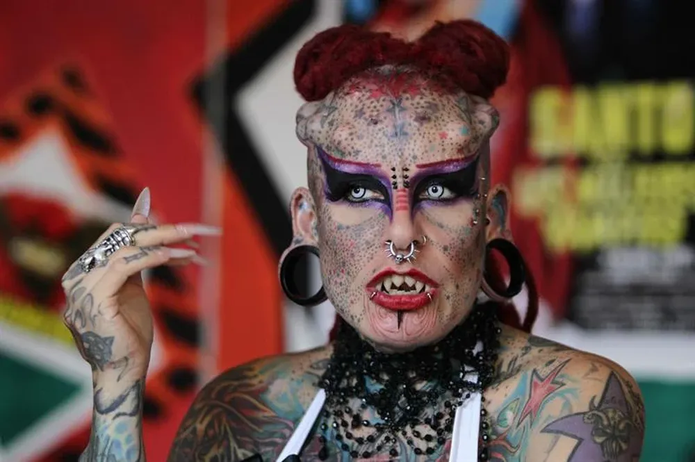 México- María José Cristerna, conocida como La mujer vampiro posa durante una rueda de prensa en Guadalajara