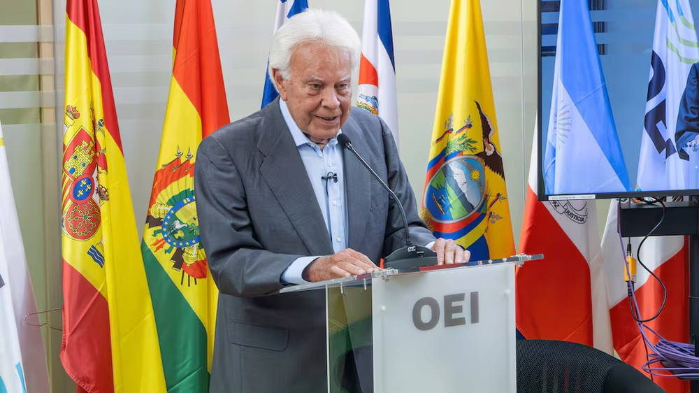 Felipe González hace oír su voz: "La filosofía extraordinaria de Ana Frank sobrevive en el tiempo"