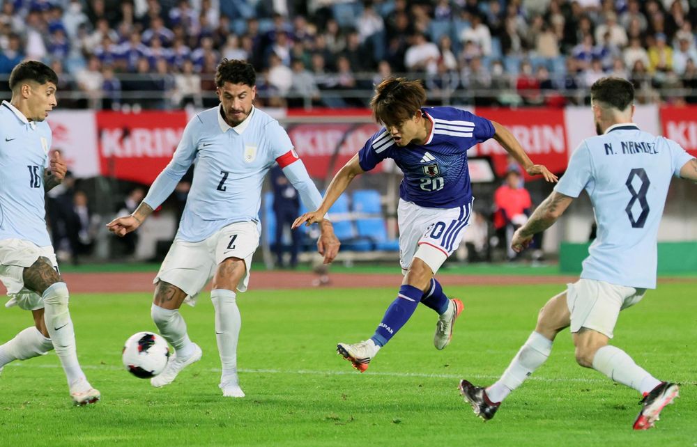 Uruguay perdió ante Japón en el debut de Diego Forlán como DT celeste