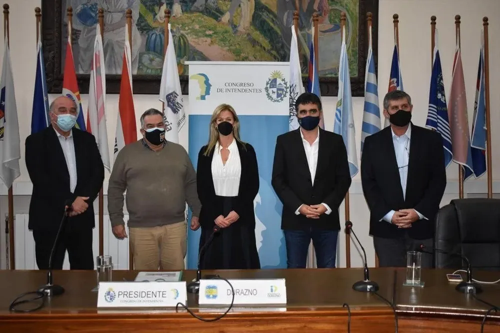 Lorena Ponce de León reunida con la mesa directiva del Congreso de Intendentes