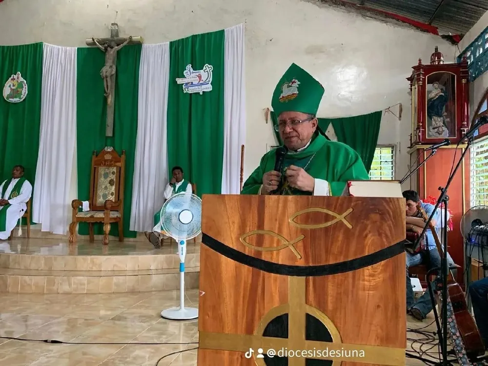 La denuncia señala que Isidoro Mora fue detenido por la Policía junto a dos seminaristas en el municipio La Cruz de Río Grande.