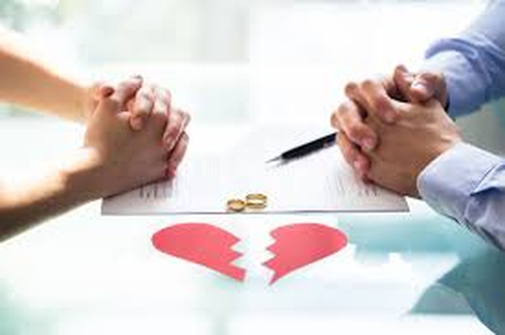 Cae el número de parejas que se separan en España.