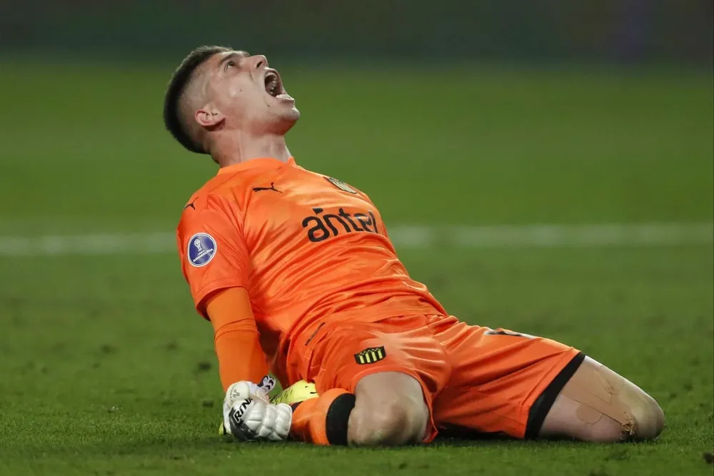 Kevin Dawson sigue mostrando su mejor nivel en Peñarol