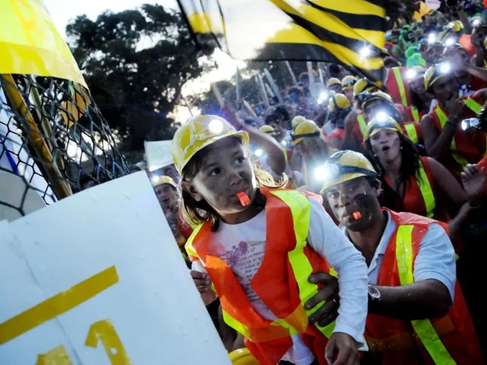 Los mineros chilenos tuvieron su versión en el Carnaval de La Pedrera