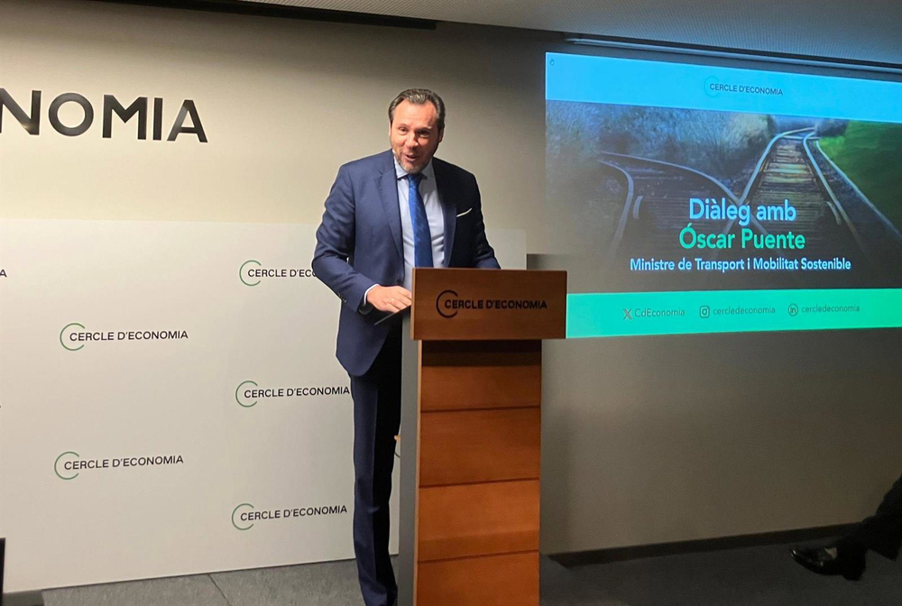 Oscar Puente al disertar durante un coloquio en el Cercle dEconomía, en Barcelona,
